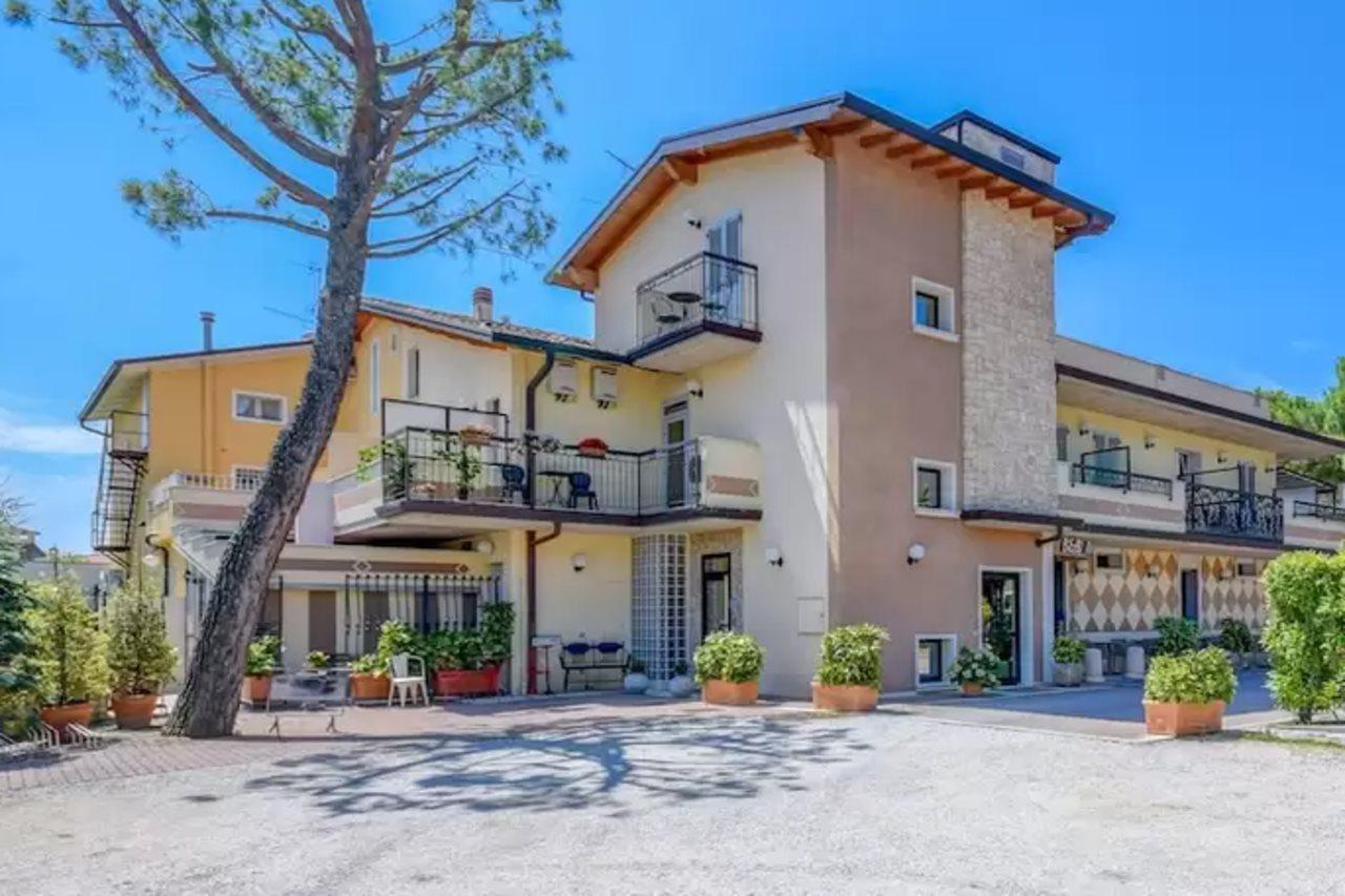סירמיונה B&B America מראה חיצוני תמונה
