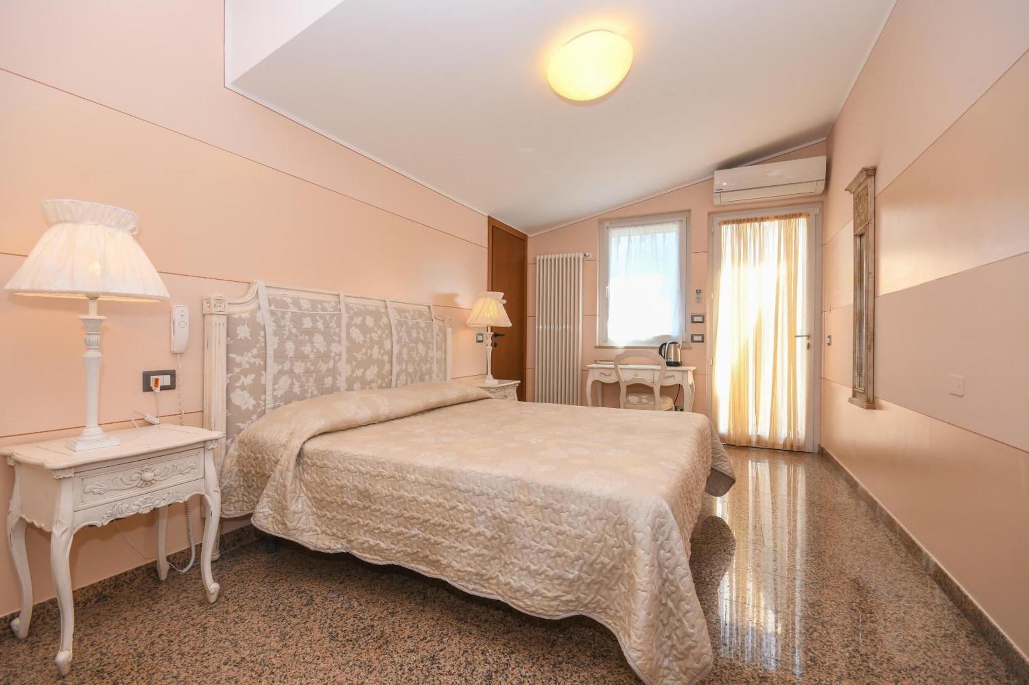 סירמיונה B&B America מראה חיצוני תמונה