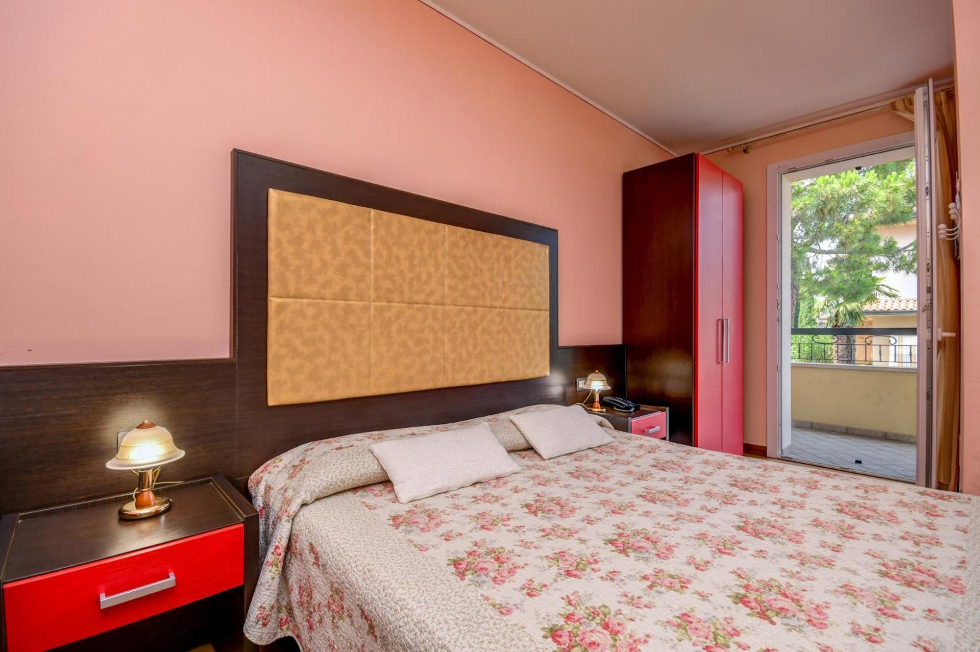 סירמיונה B&B America מראה חיצוני תמונה