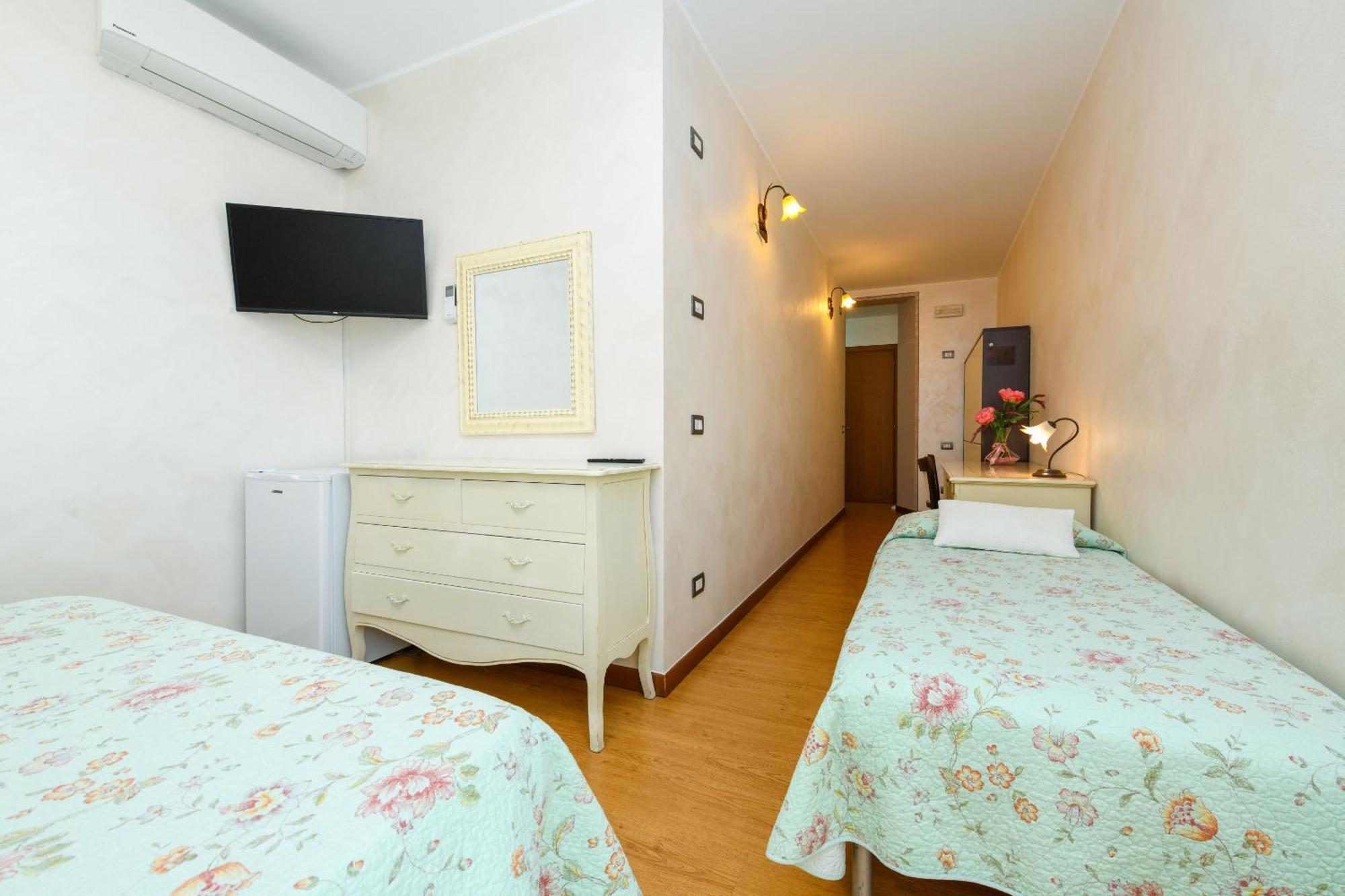 סירמיונה B&B America חדר תמונה